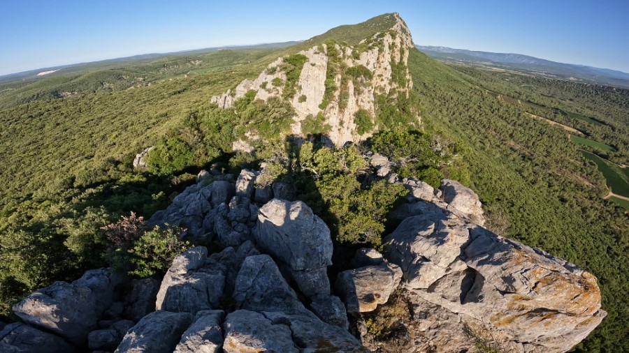 Lire la suite à propos de l’article Les crêtes Est du Pic Saint-Loup