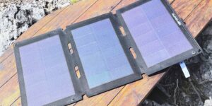 Lire la suite à propos de l’article Sunslice Fusion Flex 18 + Nitecore NB20000 : combo solaire idéal
